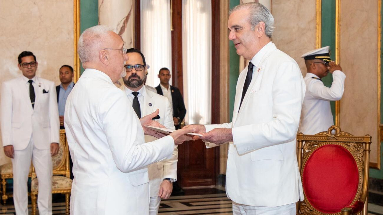 Abinader recibe credenciales de seis nuevos embajadores europeos y de Oceanía