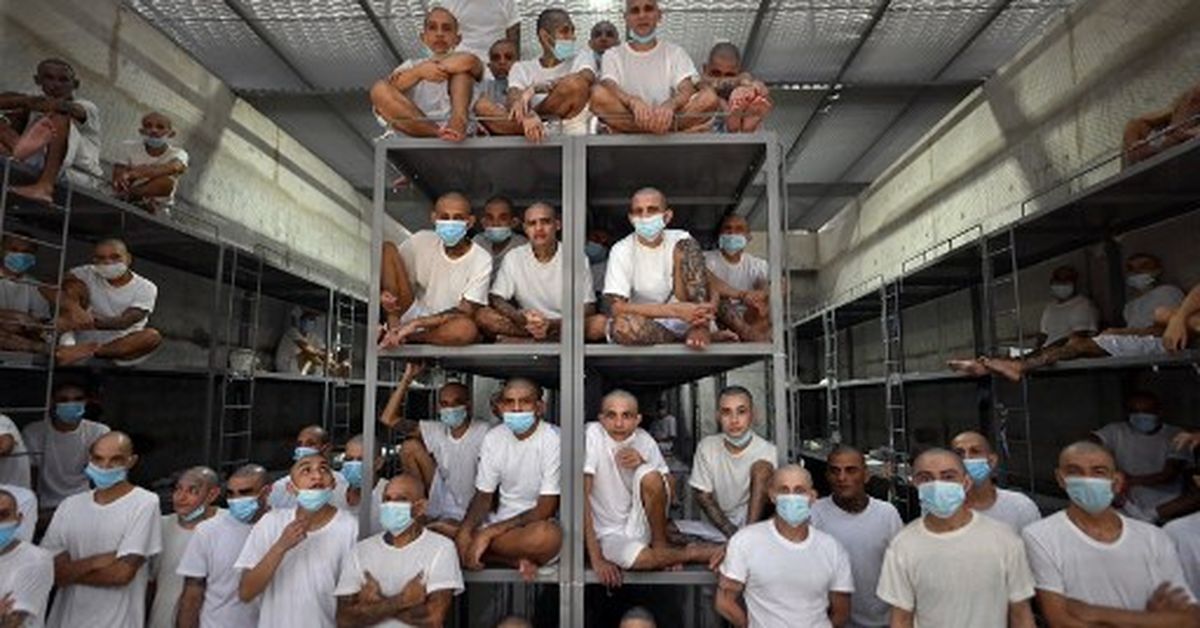 El Salvador juzga a 220 miembros de la MS-13 por crímenes masivos