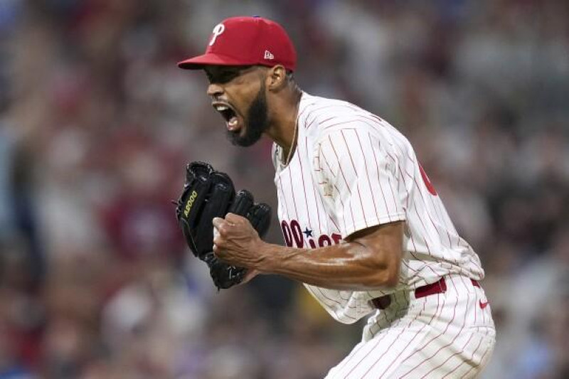 Peloteros dominicanos destacan en jornada clave de la MLB