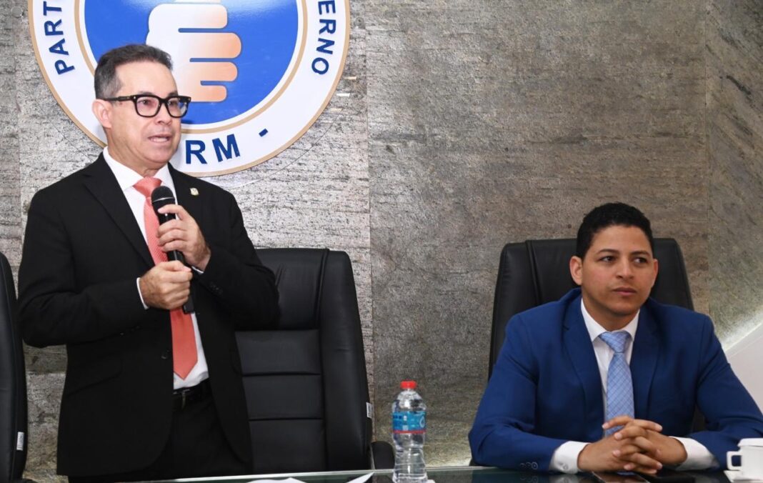 Diputados del PRM respaldan prórroga de autoridades municipales