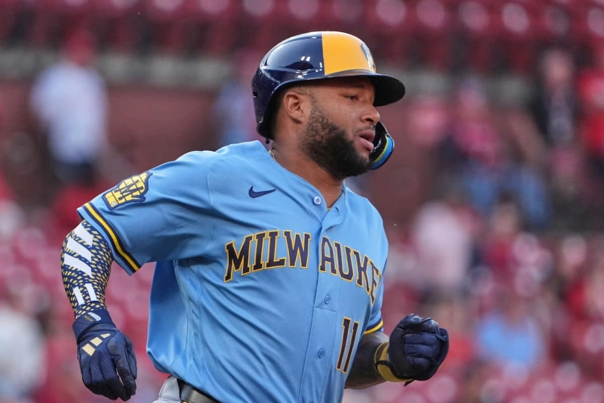 Jackson Chourio logra cuatro hits en su debut 2026 con Cerveceros
