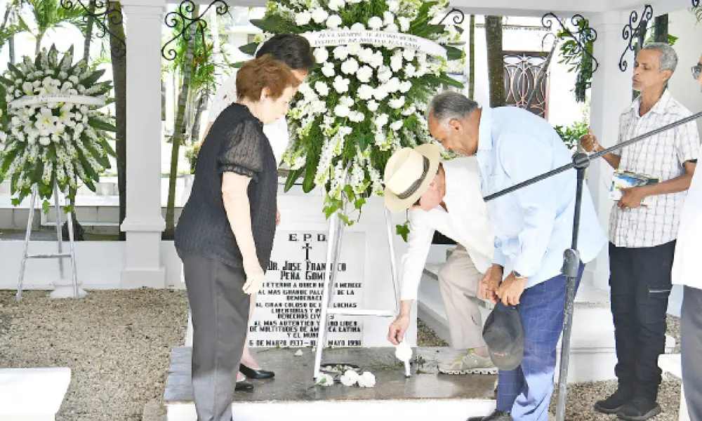 PRM y PRD rinden homenaje a Peña Gómez a 28 años de su muerte