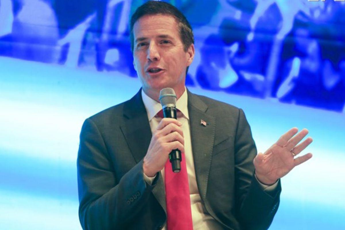 Senador de EE UU respalda alianza con Noboa contra narcotráfico