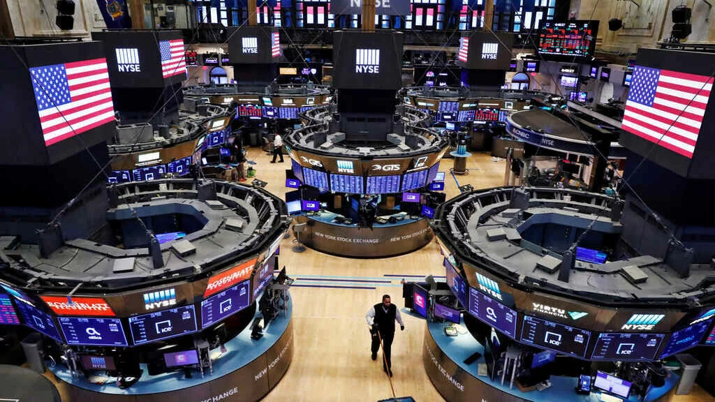 Wall Street abre mixto por tensiones EE.UU.-Irán en Ormuz