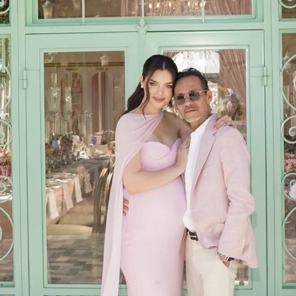 Nadia Ferreira y Marc Anthony celebran baby shower de su hija