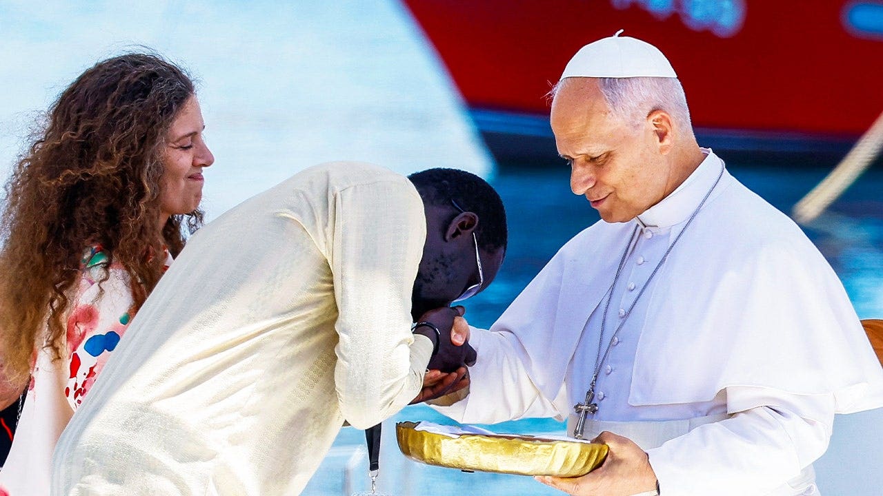 El Papa Leo XIV pide trato digno para migrantes en Gran Canaria