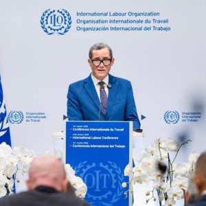 Eddy Olivares garantiza derechos laborales en reforma dominicana