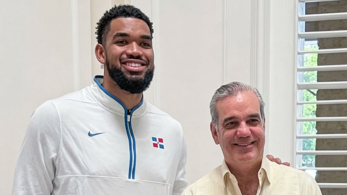 Abinader y Towns acuerdan traer trofeo NBA a República Dominicana