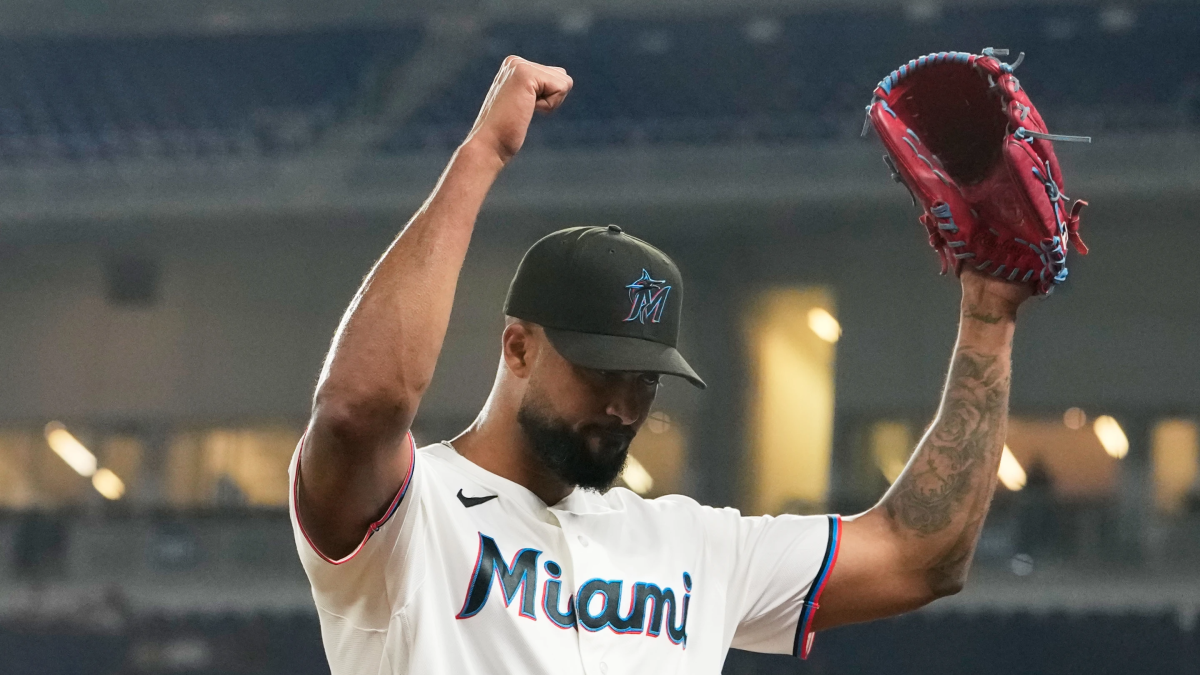 Sandy Alcántara rompe récord de ponches con los Miami Marlins